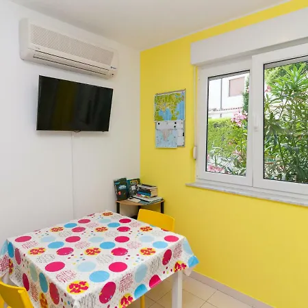 • Lungomare • Apartament *